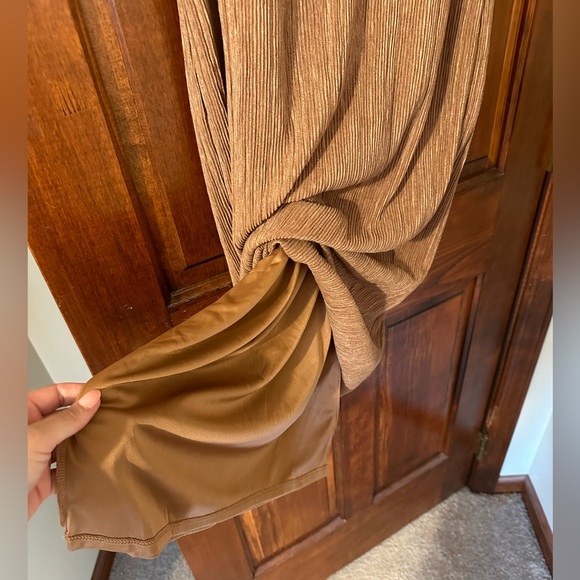 NWT ASTR the Label Plisse Maxi Brown Dress Size Medium - Picture 5 of 11